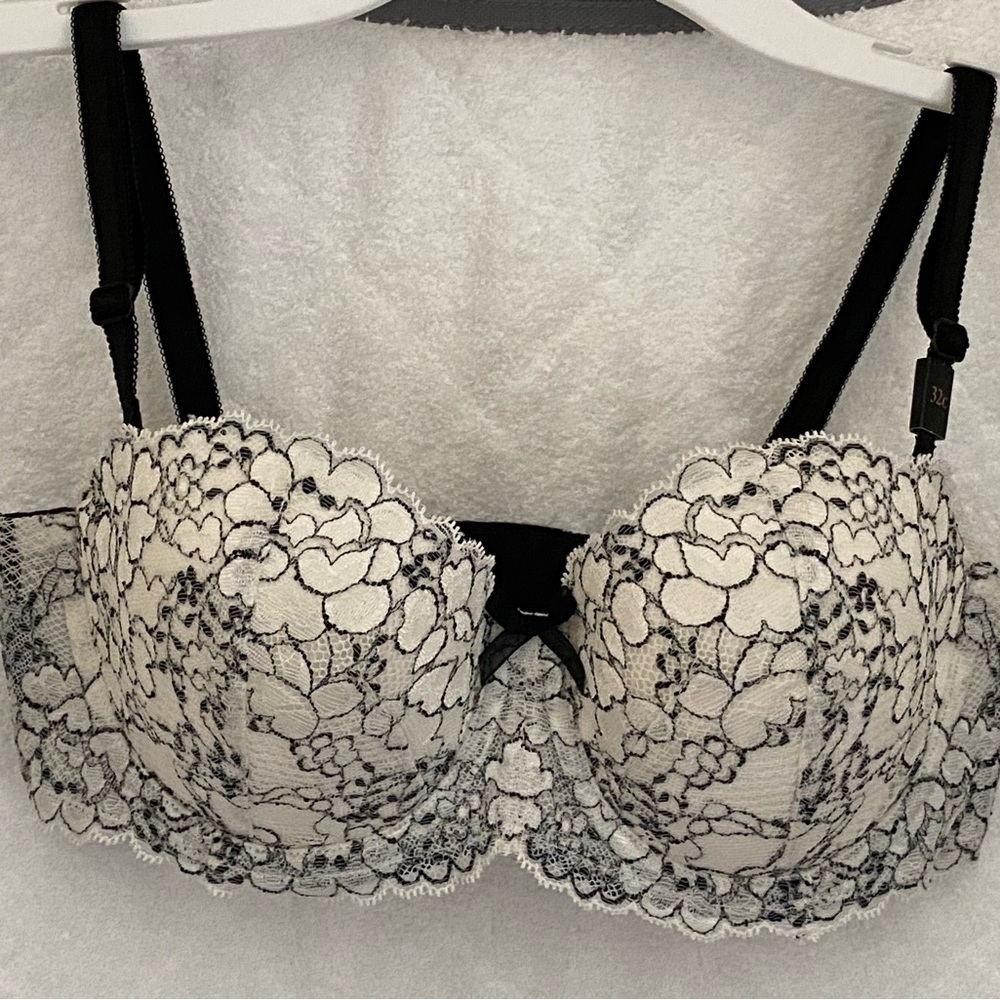 Victoria’s Secret Dream Angels Lined Demi Strapless Bra Size 32C LACE STUDDED